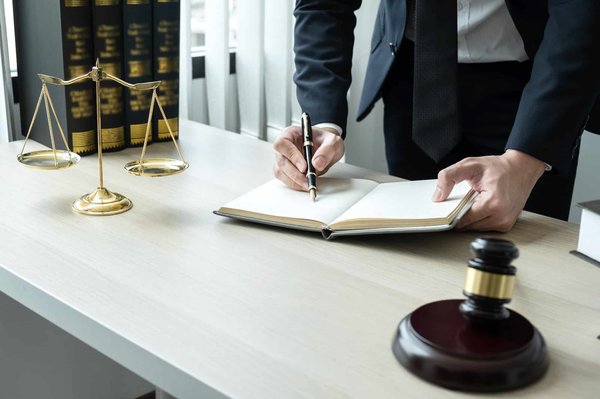 Le notaire en droit de gestion du patrimoine : comment bien le choisir ?